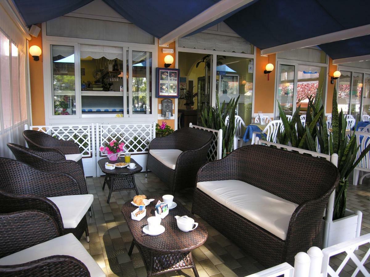 Hotel Garni Tahiti Бибионе Экстерьер фото