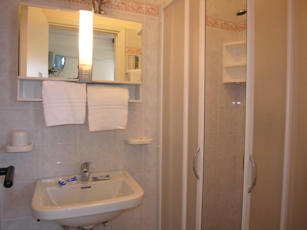 Hotel Garni Tahiti Бибионе Экстерьер фото
