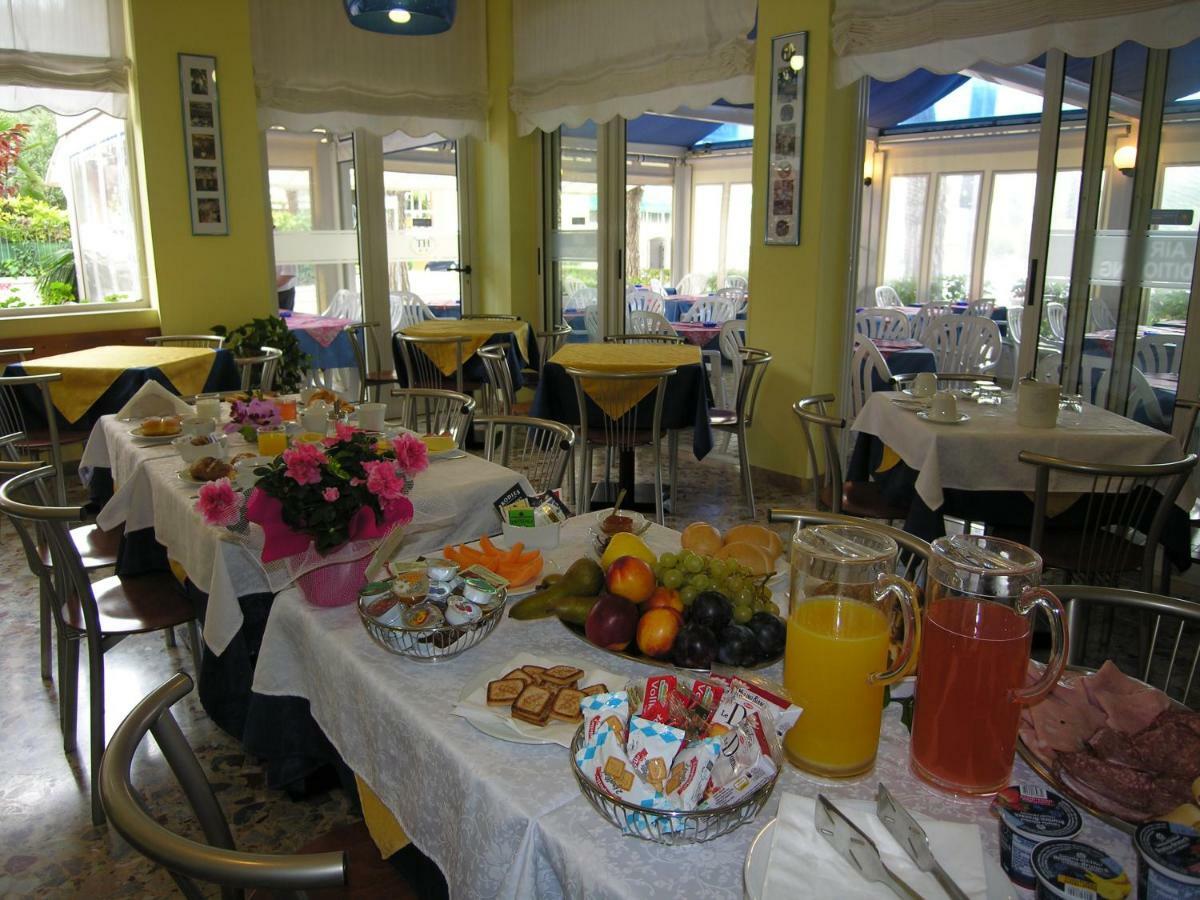 Hotel Garni Tahiti Бибионе Экстерьер фото
