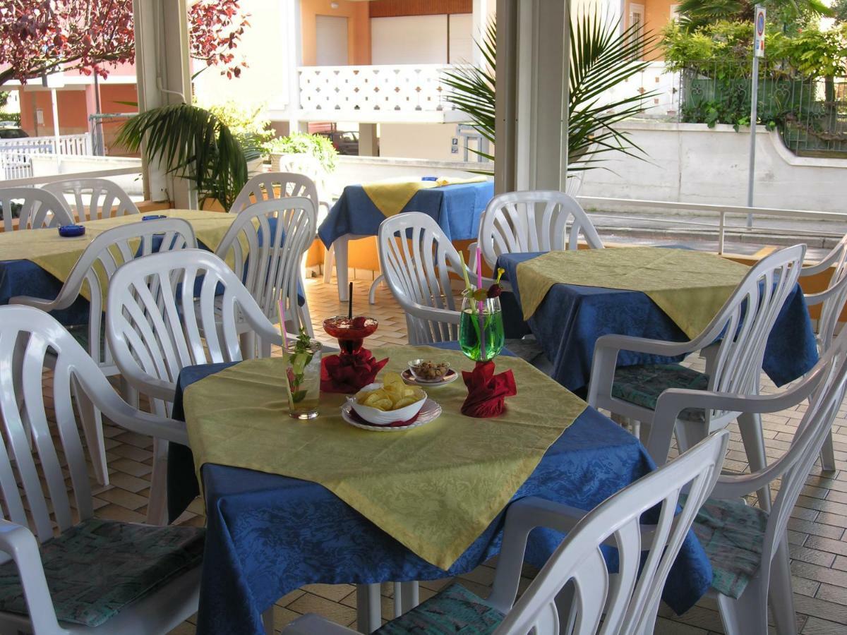 Hotel Garni Tahiti Бибионе Экстерьер фото