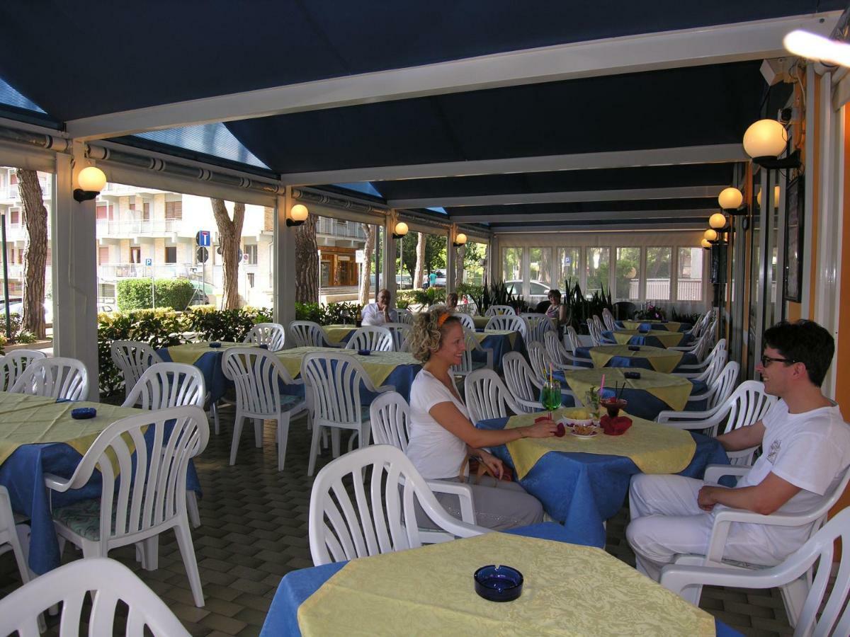 Hotel Garni Tahiti Бибионе Экстерьер фото