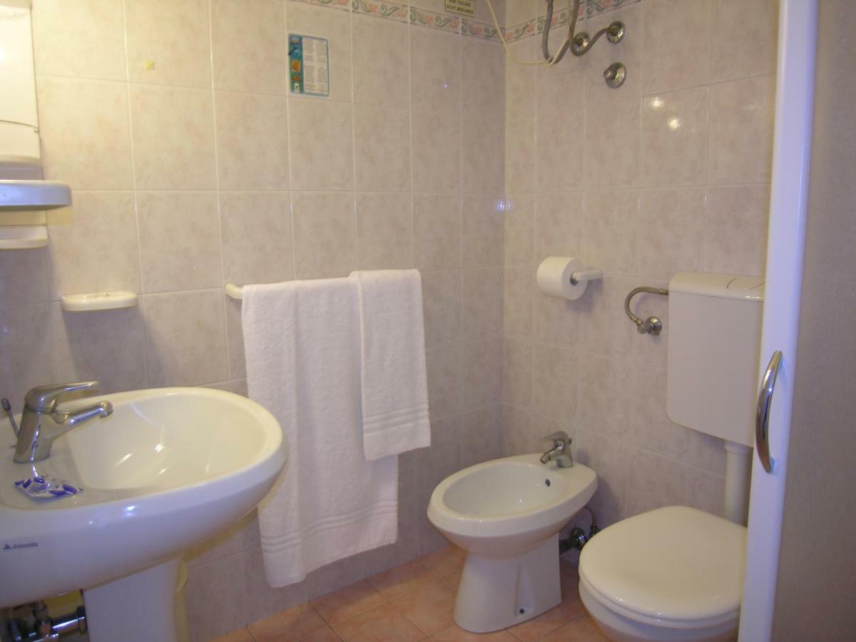 Hotel Garni Tahiti Бибионе Экстерьер фото